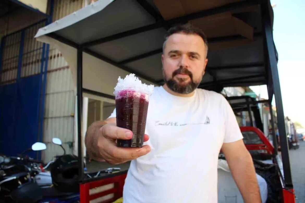 yusuf-bozkurt-yaz-aylarinin-vazgecilmezi-kar-helvasiyla-sanayi-esnafini-serinletiyor-OOLFlULf.jpg